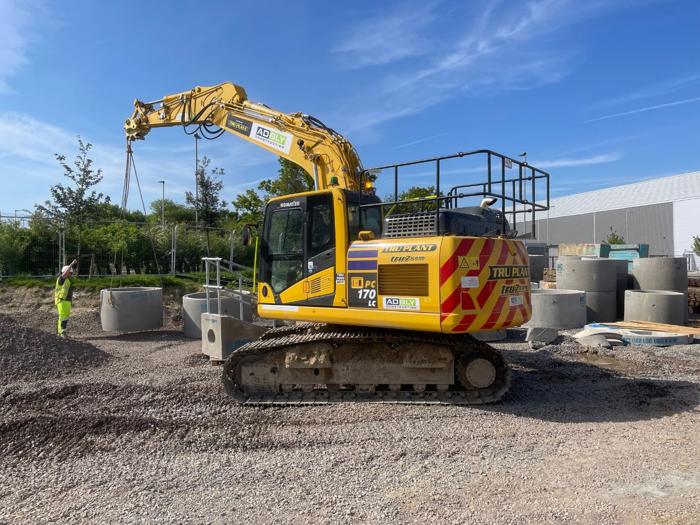 Komatsu 17 Tonne Excavator